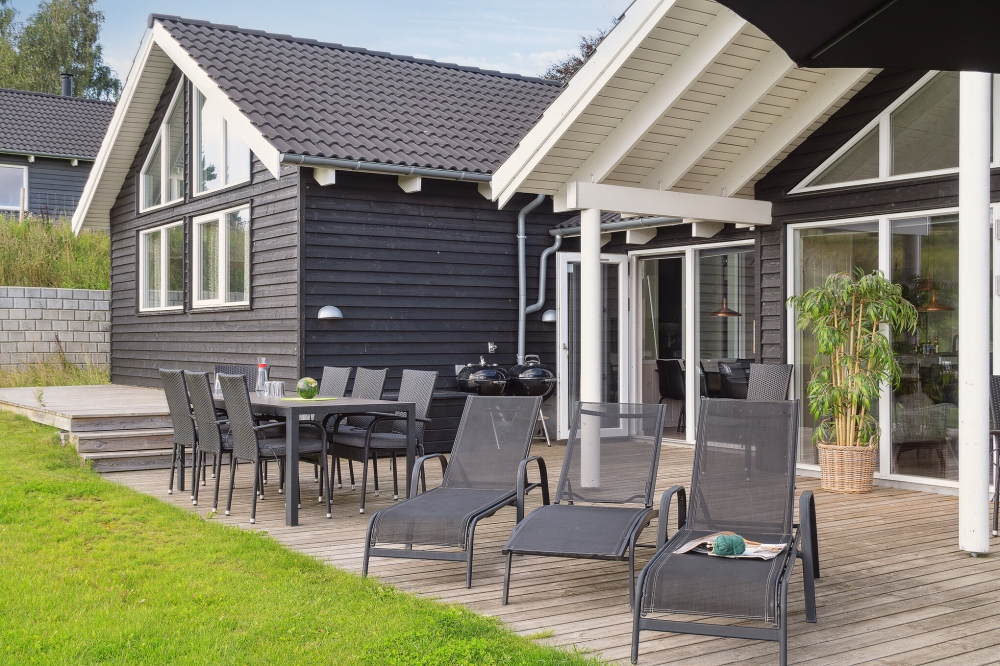 Auf der Terrasse des Ferienhauses Nr. 426 ist Platz für 16 Personen.