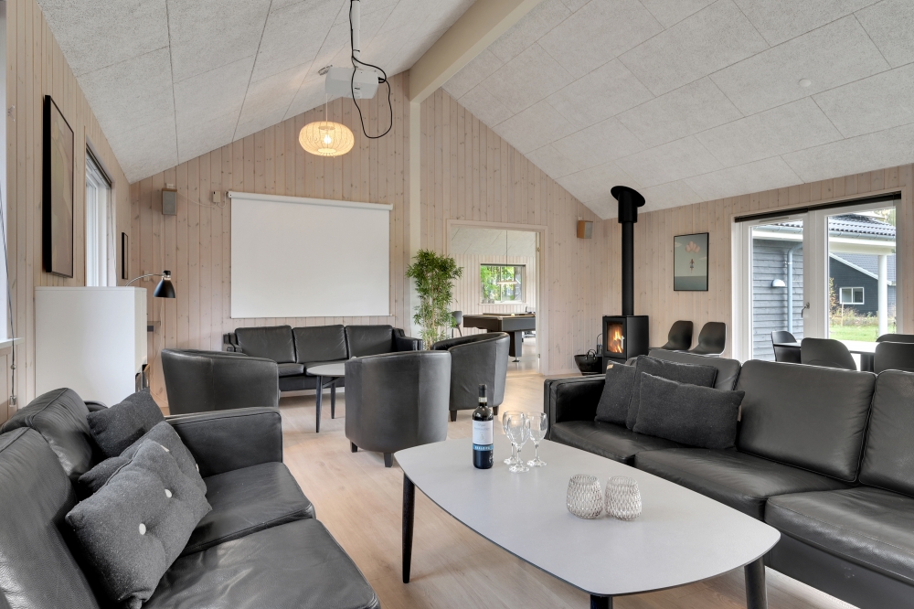 Die Couchecke im Luxusferienhaus Nr. 438 in Nordseeland.