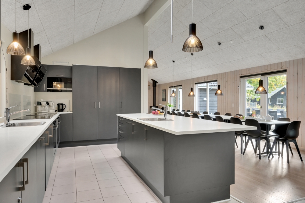 Die Küche in dem Luxusferienhaus Nr. 438 ist so gut ausgestattet, dass man problemlos Mahlzeiten für 30 Personen zubereiten kann.