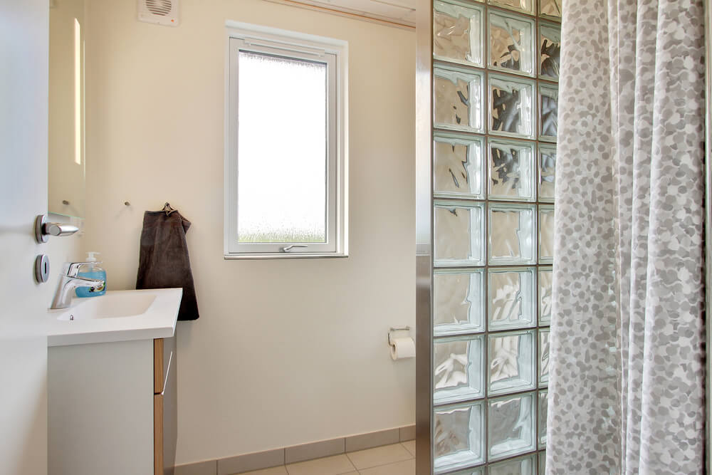 Im Luxusferienhaus Nr. 424 für 14 Personen gibt es Bad mit Dusche.