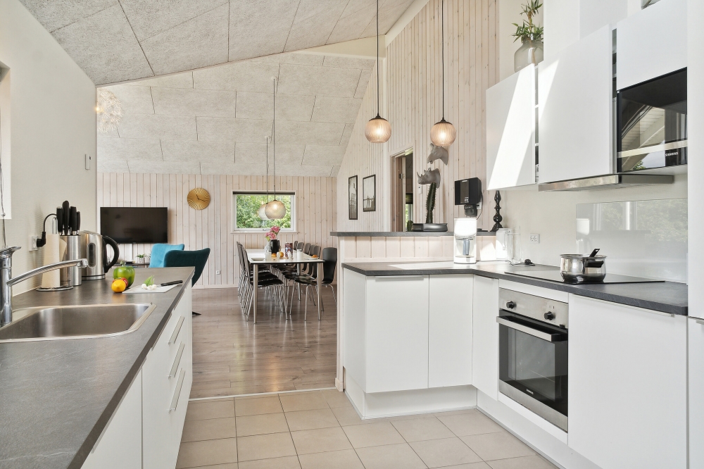 Die Küche in dem Luxusferienhaus Nr. 427 ist so gut ausgestattet, dass man problemlos Mahlzeiten für 14 Personen zubereiten kann.