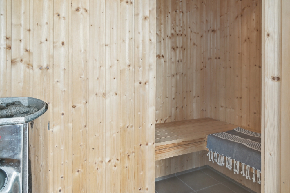 Genießen Sie die heiße Sauna im Luxusferienhaus Nr. 427 für 14 Personen