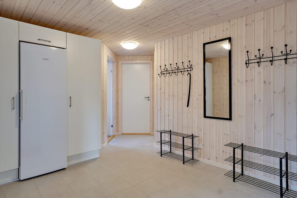 Der geräumige Eingangsbereich im Luxusferienhaus Nr. 439 in Nordjütland