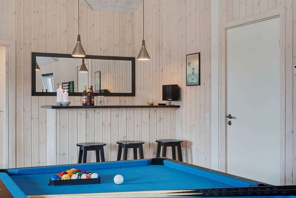 Das Luxusferienhaus 439 für 24 Personen hat einen großen Aktivitätsraum mit u. a. Billard und Darts