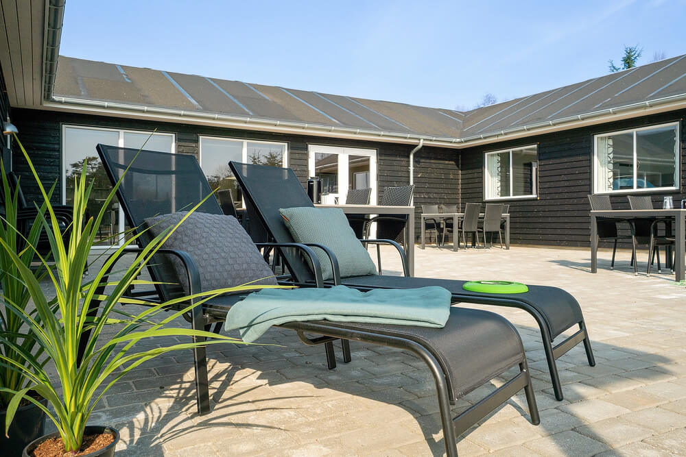 Genießen Sie einen Grillabend auf der Terrasse des Luxusferienhauses Nr. 439 in Nordjütland