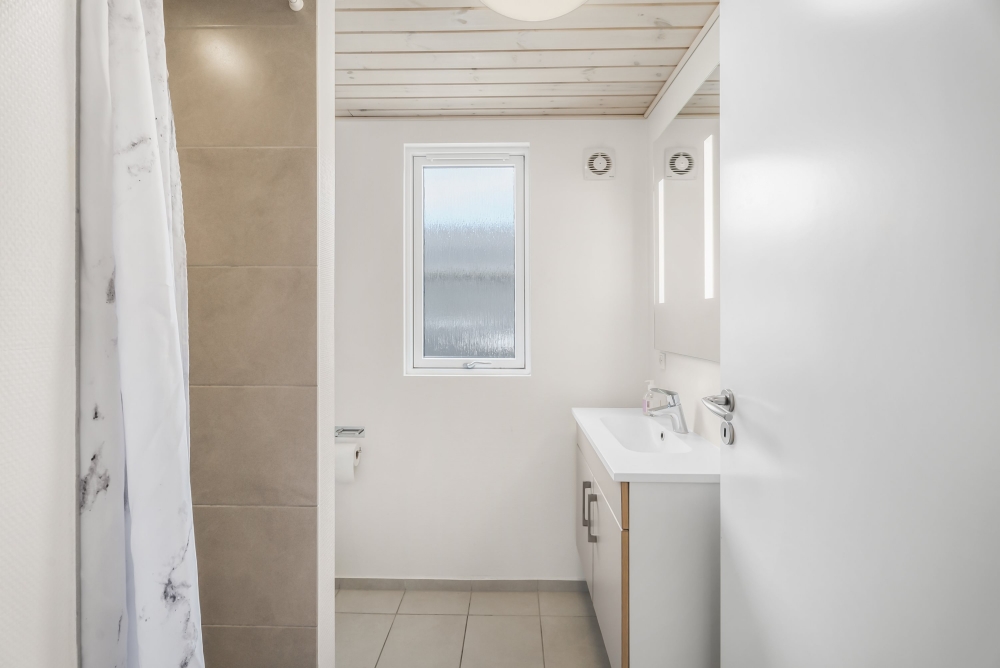 Eines der Badezimmer im Luxusferienhaus Nr. 440