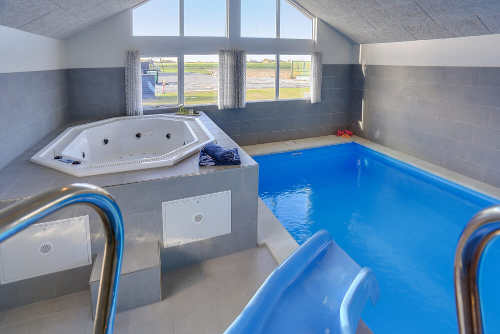 Der schicke Pool im Luxusferienhaus Nr. 428 für 30 Personen