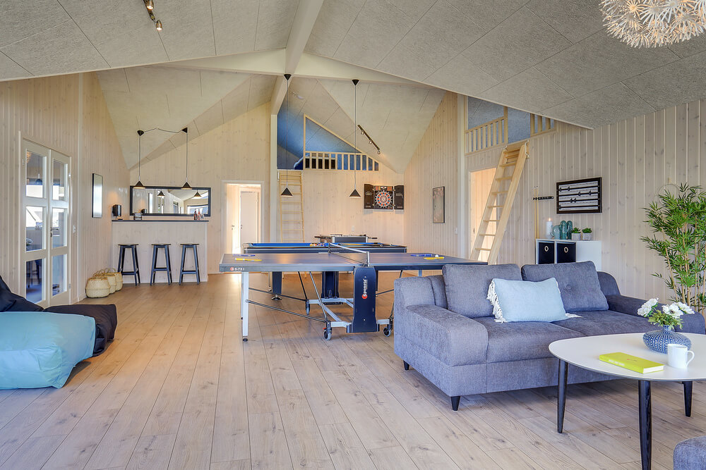 Das Luxusferienhaus 428 für 30 Personen hat einen großen Aktivitätsraum mit u. a. Billard und Darts