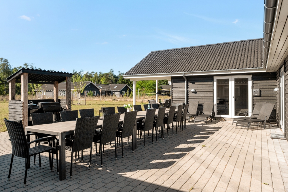 Auf der Terrasse des Ferienhauses Nr. 436 ist Platz für 30 Personen.