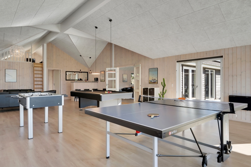 Neben den vielen schönen Stunden, die man im Poolbereich des Hauses verbringen kann, bietet das Luxusferienhaus 436 auch Spielevergnügen bei Billard/Tischtennis und Darts