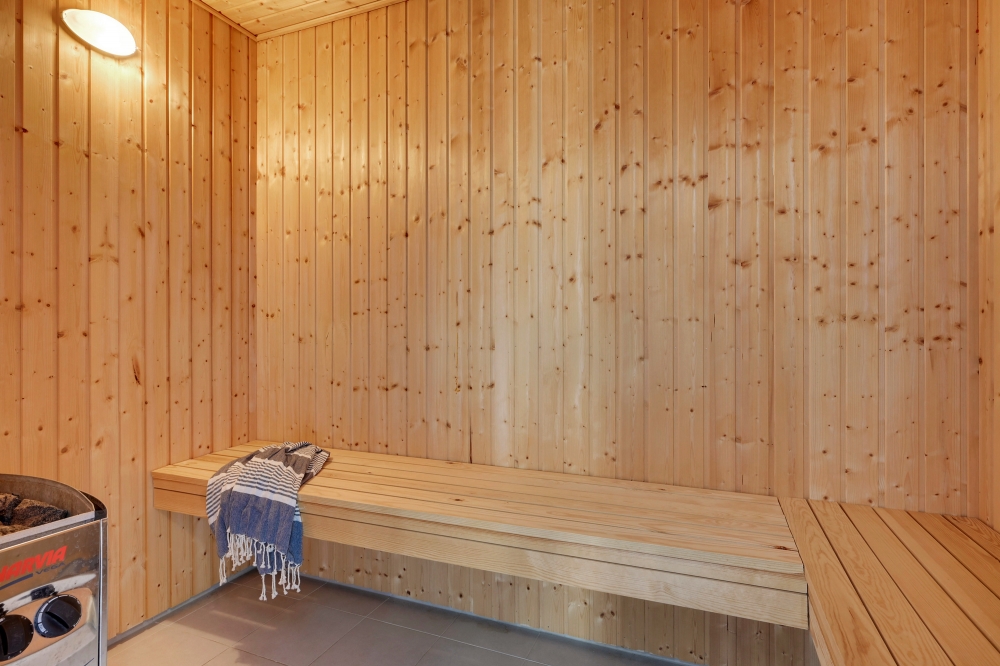Genießen Sie die heiße Sauna im Luxusferienhaus Nr. 436 für 30 Personen