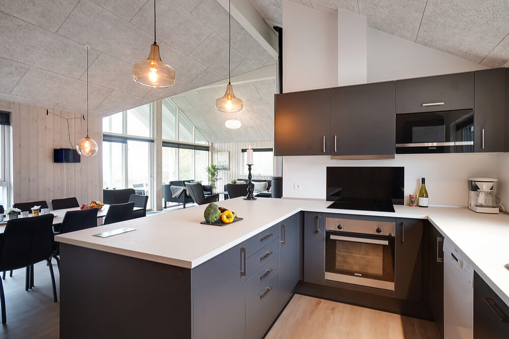 Die Küche in dem Luxusferienhaus Nr. 724 ist so gut ausgestattet, dass man problemlos Mahlzeiten für 10 Personen zubereiten kann.