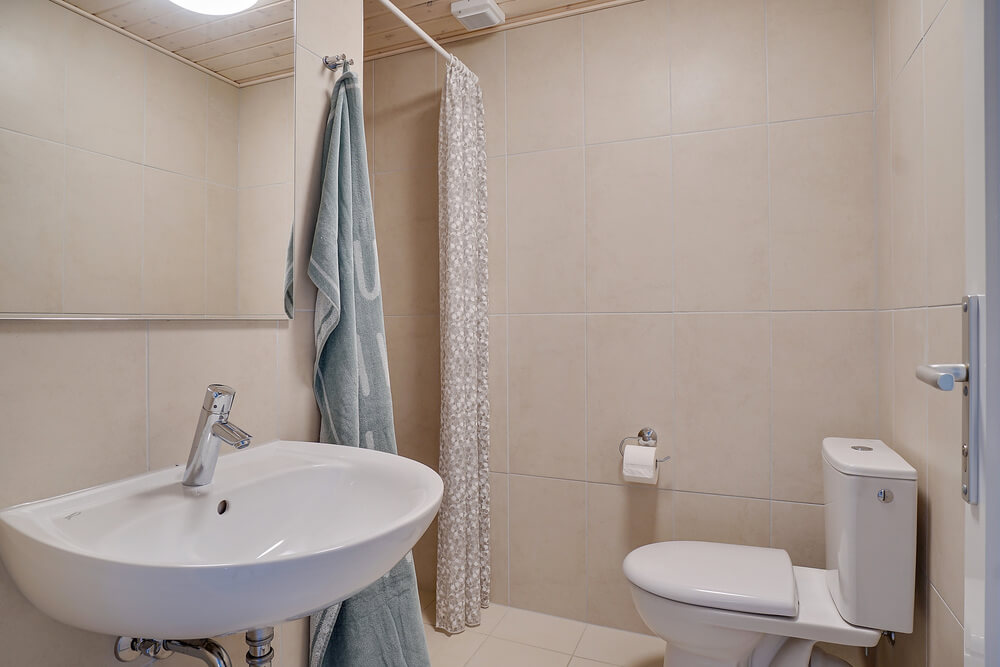Eines der Badezimmer im Luxusferienhaus Nr. 721