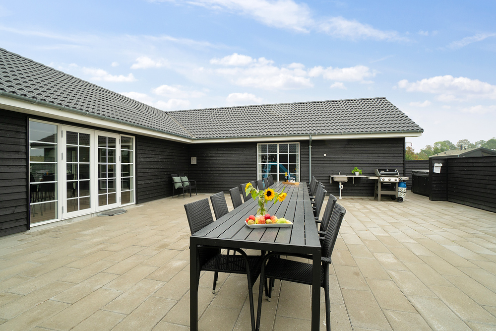 Auf der Terrasse des Ferienhauses Nr. 442 ist Platz für 26 Personen.