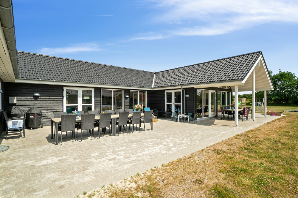 Große Terrasse am Luxusferienhaus Nr. 448 in Ostjütland.
