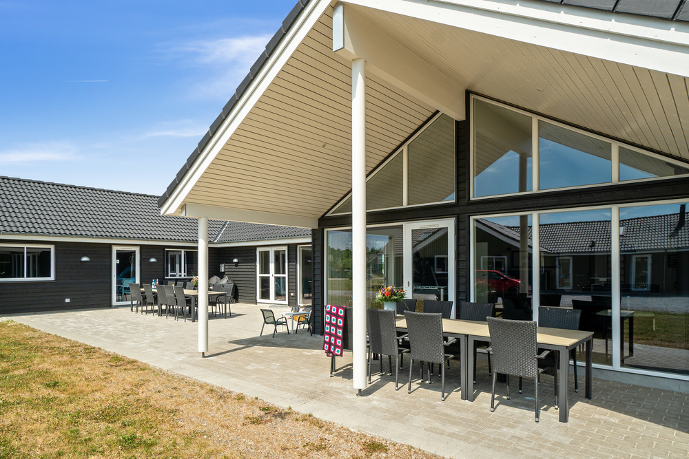 Das Luxusferienhaus Nr. 448 hat eine tolle Terrasse, die mit hochwertigen Gartenmöbeln für 24 Personen ausgestattet ist.