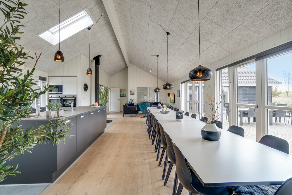 Der Aufenthaltsraum bietet Platz für 26 Personen, wenn ihr das Ferienhaus 441 in Ostjütland besucht.
