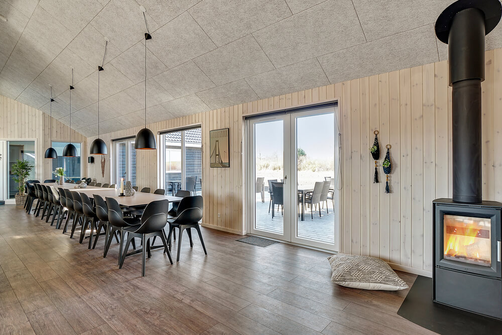 Aufenthaltsraum mit Platz für 30 im Luxusferienhaus Nr. 446.