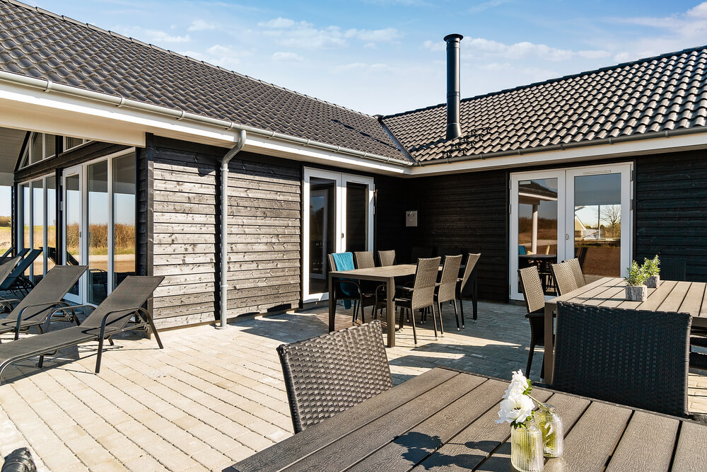 Große Terrasse am Luxusferienhaus Nr. 446 in Ostjütland.