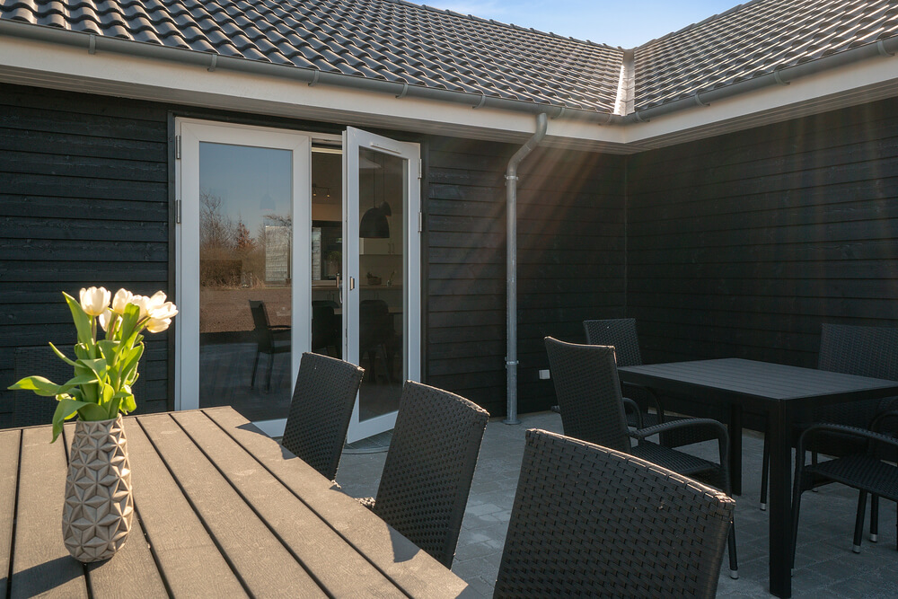 Auf der Terrasse des Ferienhauses Nr. 446 ist Platz für 30 Personen.
