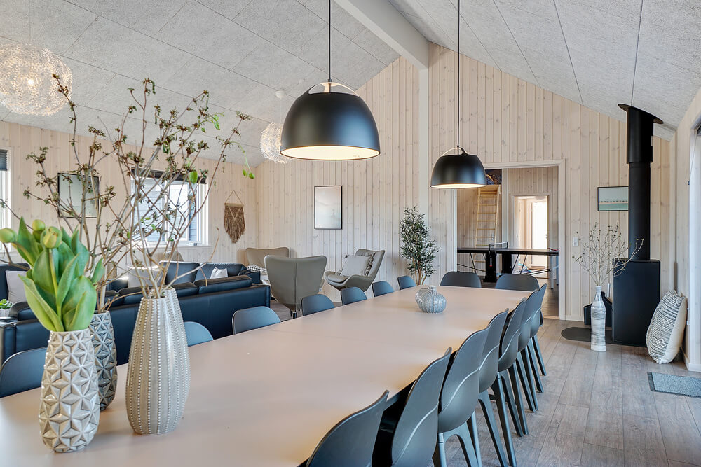 Aufenthaltsraum mit Platz für 30 im Luxusferienhaus Nr. 450.