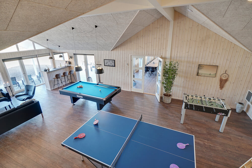 Neben den vielen schönen Stunden, die man im Poolbereich des Hauses verbringen kann, bietet das Luxusferienhaus 450 auch Spielevergnügen bei Billard/Tischtennis und Darts