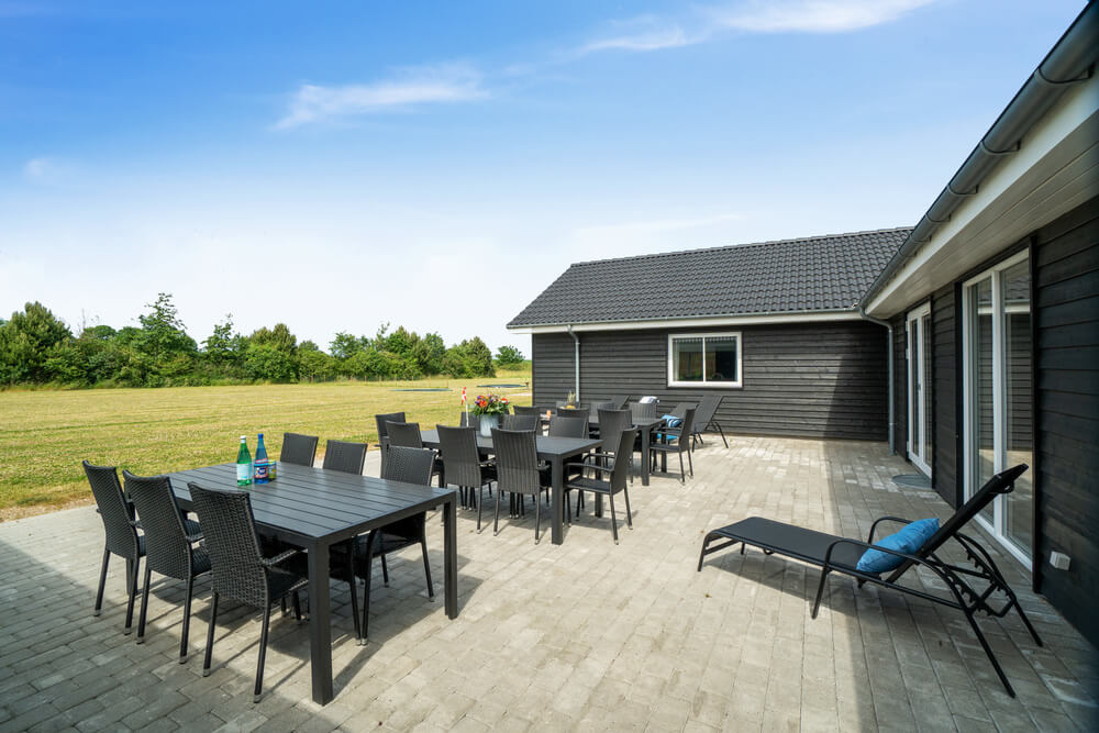 Das Luxusferienhaus Nr. 450 hat eine tolle Terrasse, die mit hochwertigen Gartenmöbeln für 30 Personen ausgestattet ist.