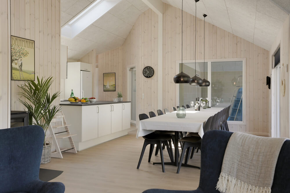 Der Aufenthaltsraum bietet Platz für 16 Personen, wenn ihr das Ferienhaus 433 in Lolland/Falster/Mön besucht.