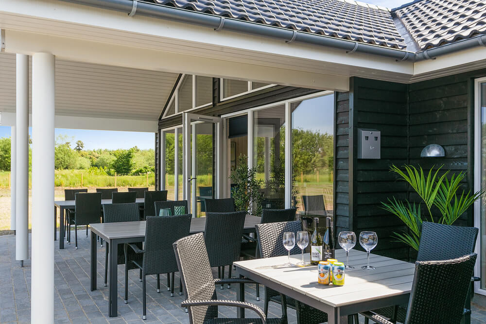 Das Luxusferienhaus Nr. 433 hat eine tolle Terrasse, die mit hochwertigen Gartenmöbeln für 16 Personen ausgestattet ist.