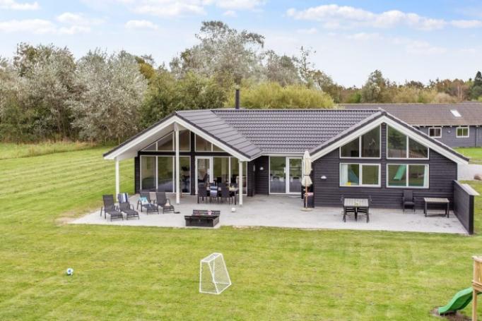 Dieses schöne Poolhaus Nr. 433 mit Platz für 16 Personen liegt in Lolland/Falster/Mön