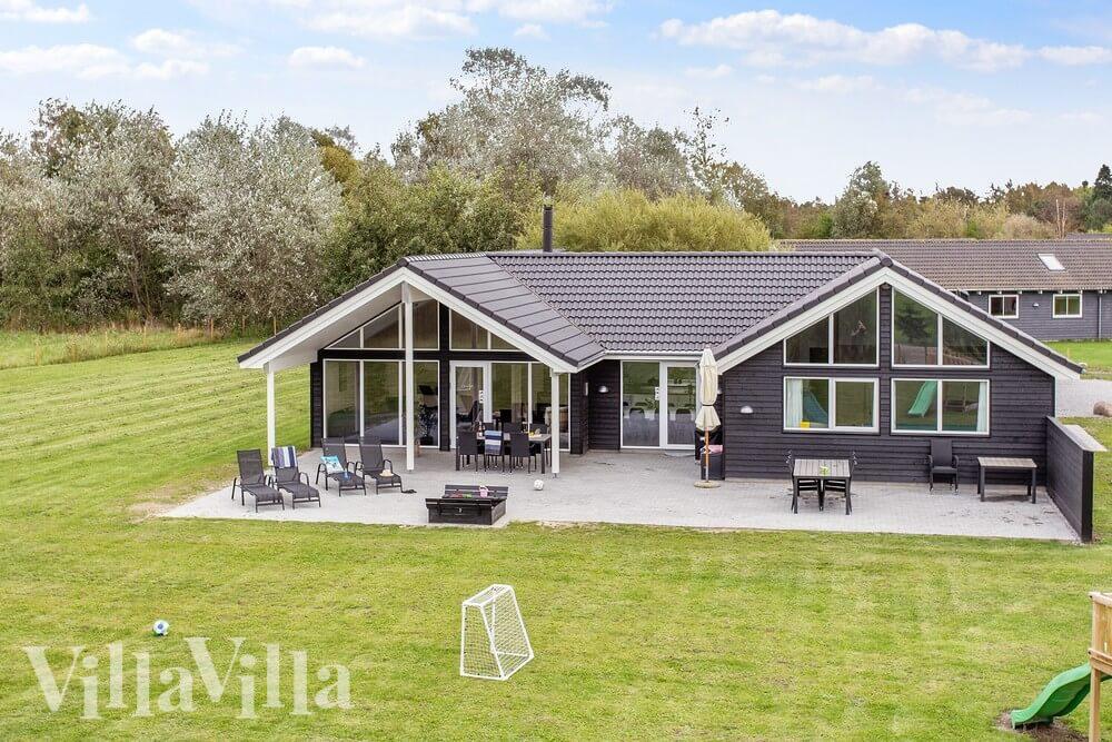 Dieses schöne Poolhaus Nr. 433 mit Platz für 16 Personen liegt in Lolland/Falster/Mön