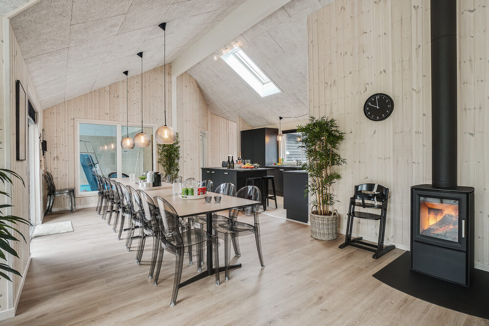 Der Aufenthaltsraum bietet Platz für 20 Personen, wenn ihr das Ferienhaus 434 in Nordseeland besucht.