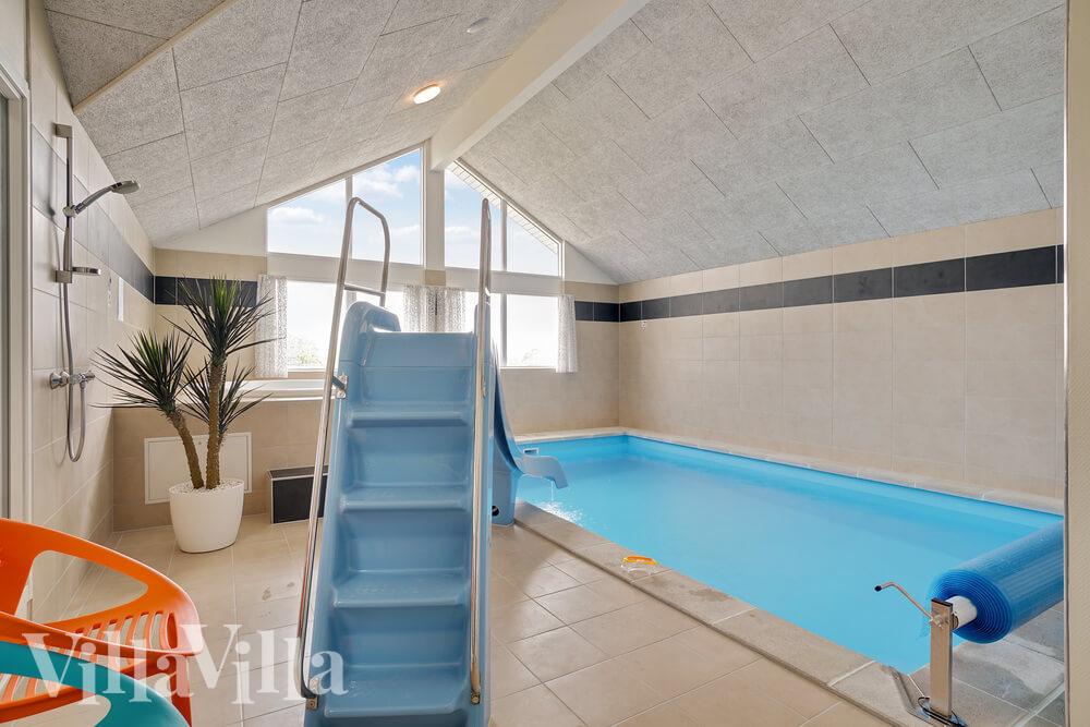 Der schicke Pool im Luxusferienhaus Nr. 437 für 18 Personen