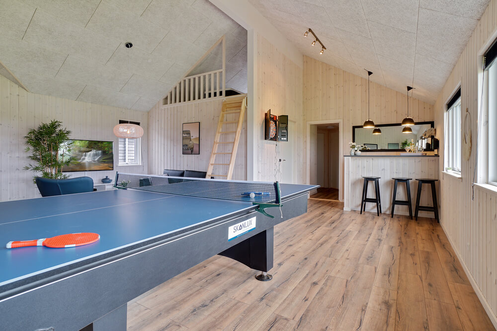 Das Luxusferienhaus 437 für 18 Personen hat einen großen Aktivitätsraum mit u. a. Billard und Darts