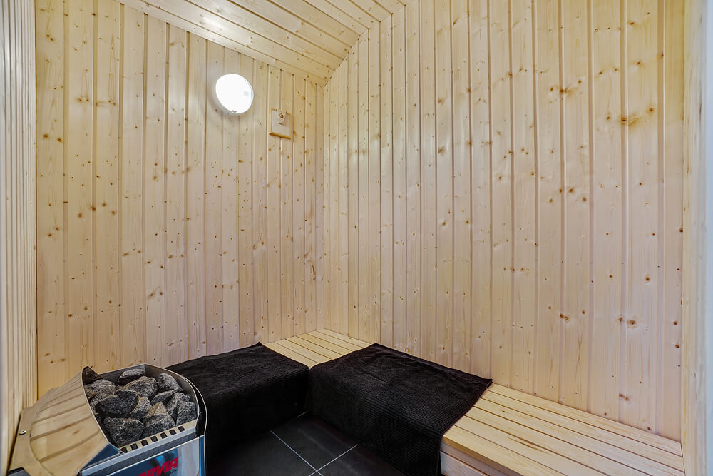 Genießen Sie die heiße Sauna im Luxusferienhaus Nr. 443 für 10 Personen