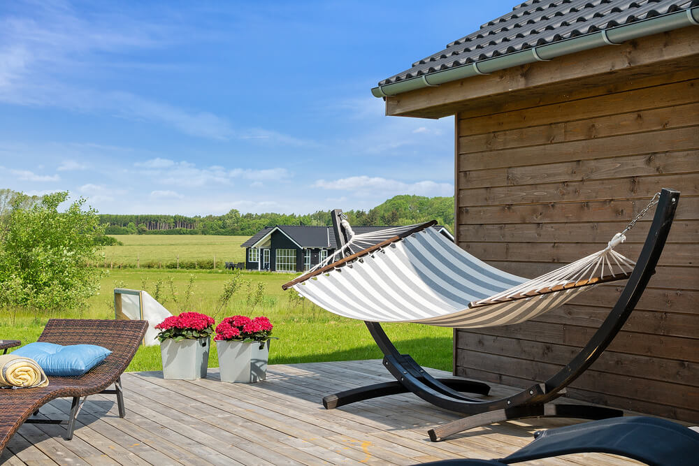Genießen Sie einen Grillabend auf der Terrasse des Luxusferienhauses Nr. 443 in Ostjütland