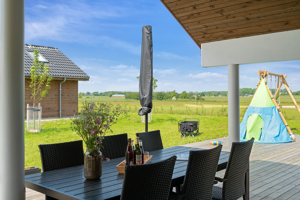 Das Luxusferienhaus Nr. 443 hat eine tolle Terrasse, die mit hochwertigen Gartenmöbeln für 10 Personen ausgestattet ist.