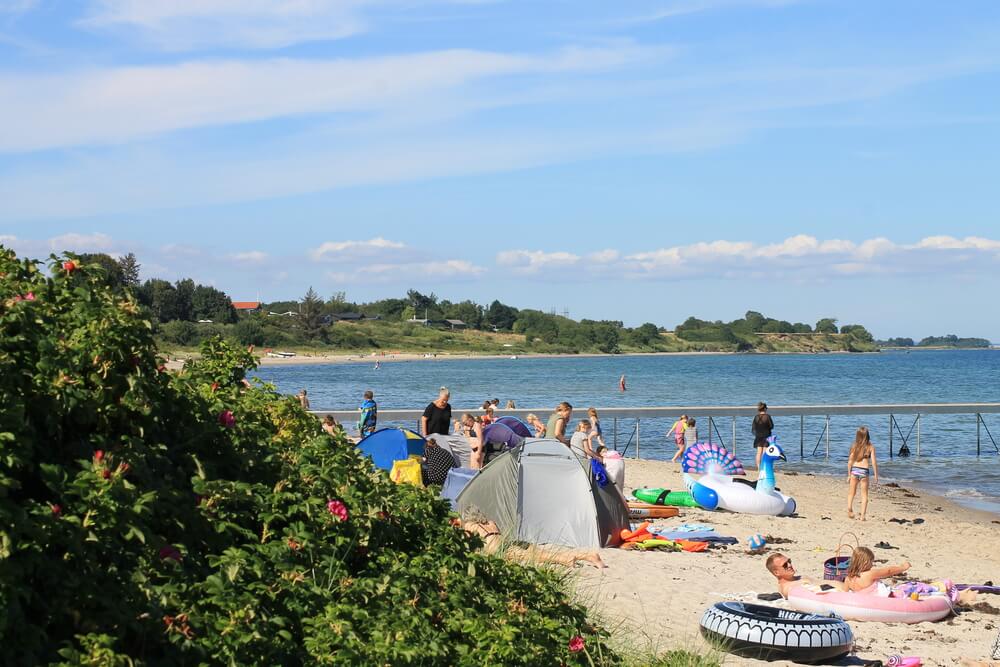 Der herrliche Strand in der Nähe von Luxusferienhaus Nr. 443 bei Ostjütland.
