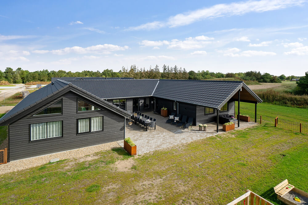 Dieses schöne Poolhaus Nr. 453 mit Platz für 20 Personen liegt in Westjütland