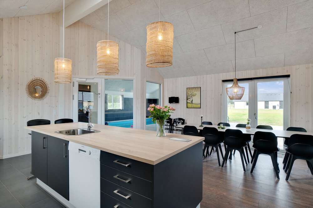 Gut ausgestattete Küche im Luxusferienhaus Nr. 454 in Westjütland.