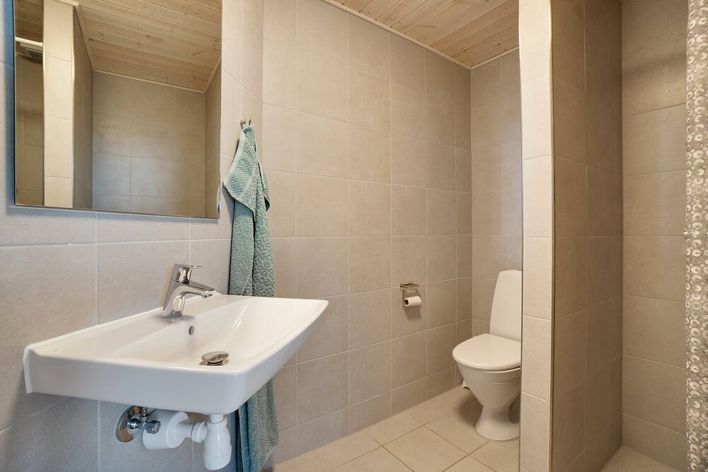 Im Luxusferienhaus Nr. 454 für 30 Personen gibt es Bad mit Dusche.