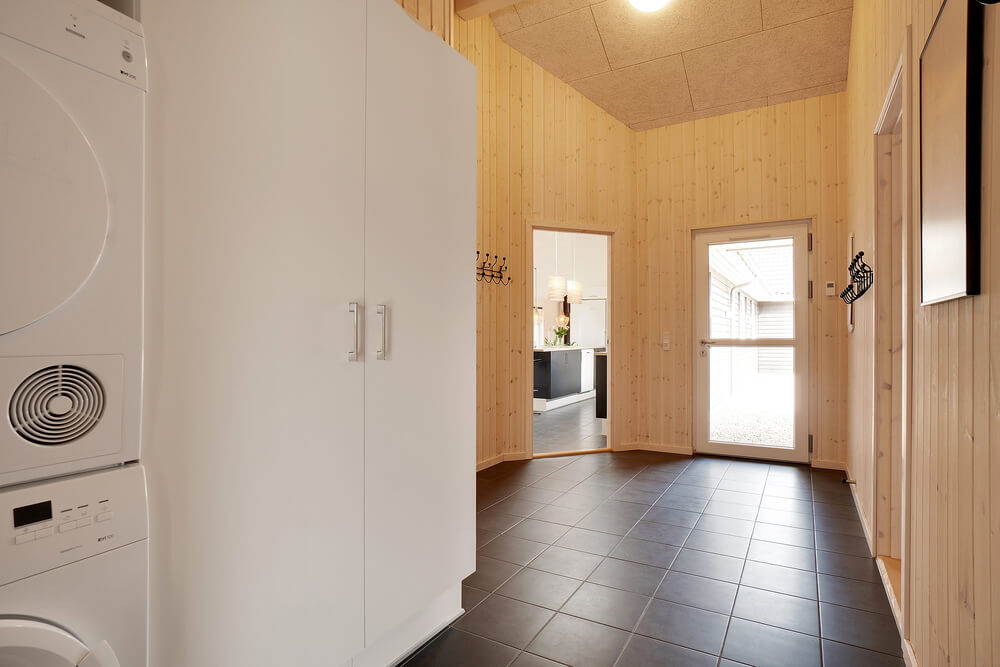 Der geräumige Eingangsbereich im Luxusferienhaus Nr. 454 in Westjütland