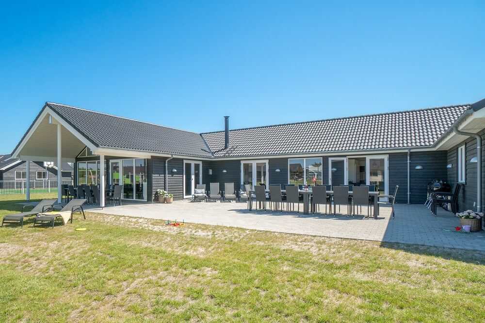 Dieses schöne Poolhaus Nr. 454 mit Platz für 30 Personen liegt in Westjütland