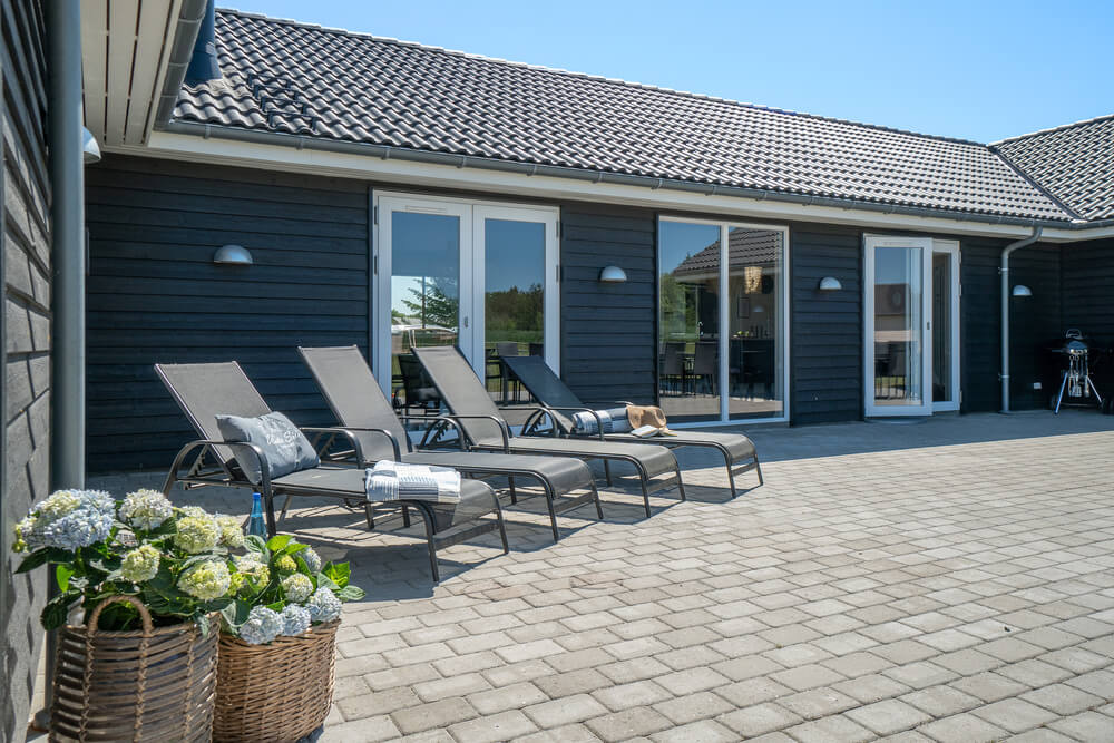 Auf der Terrasse des Ferienhauses Nr. 454 ist Platz für 30 Personen.