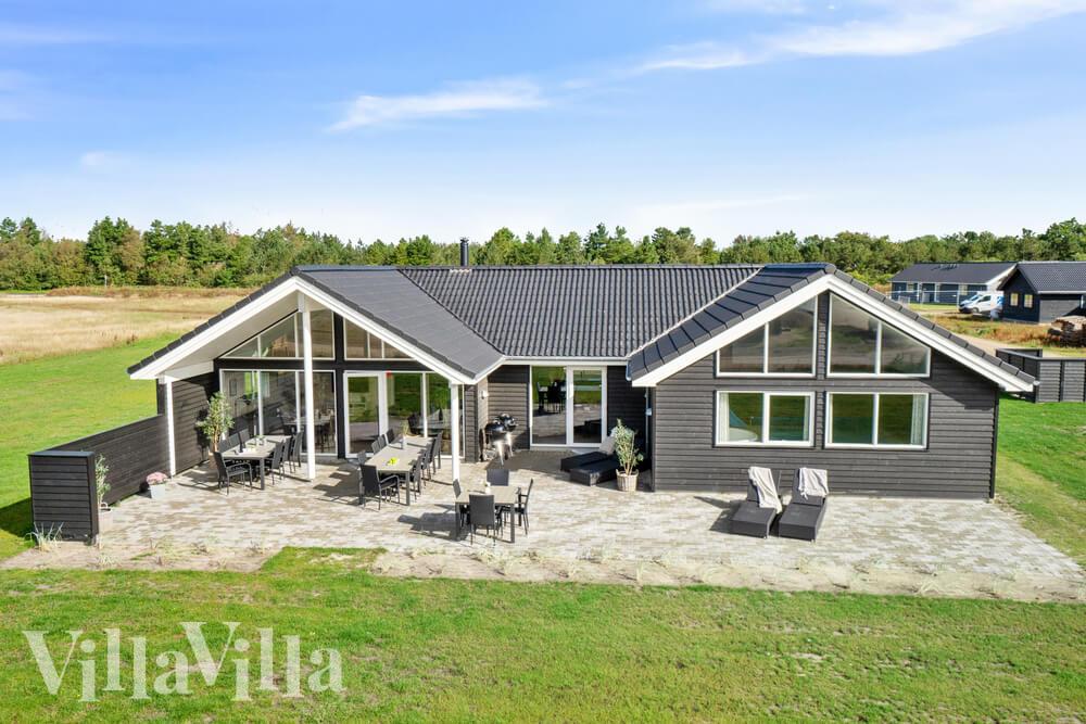 Dieses schöne Poolhaus Nr. 456 mit Platz für 20 Personen liegt in Westjütland
