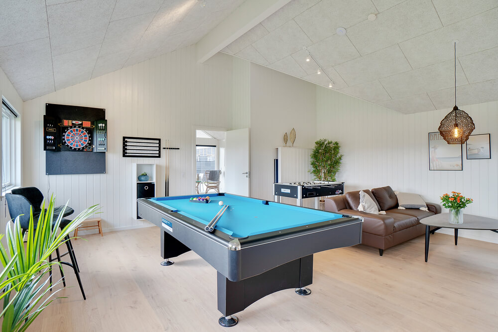 Das Luxusferienhaus 458 für 18 Personen hat einen großen Aktivitätsraum mit u. a. Billard und Darts