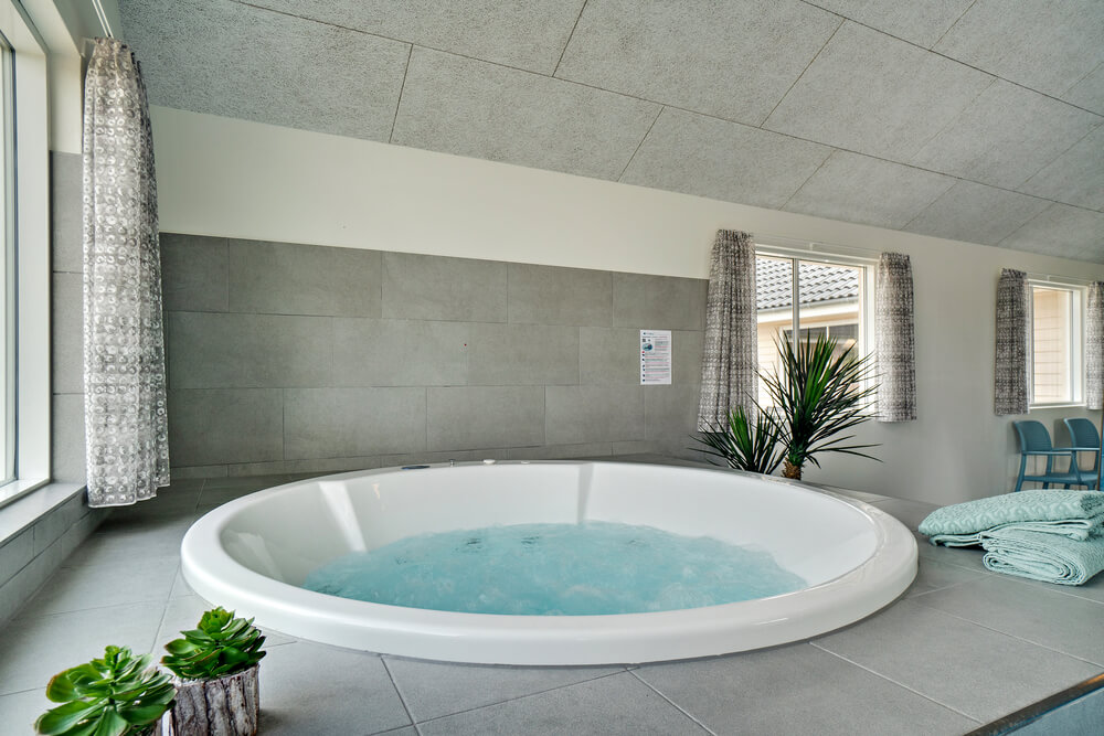 Genießen Sie den warmen Whirlpool im Luxusferienhaus Nr. 463 in Westjütland