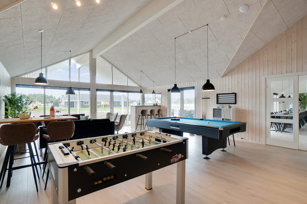 Das Luxusferienhaus 467 für 30 Personen hat einen großen Aktivitätsraum mit u. a. Billard und Darts