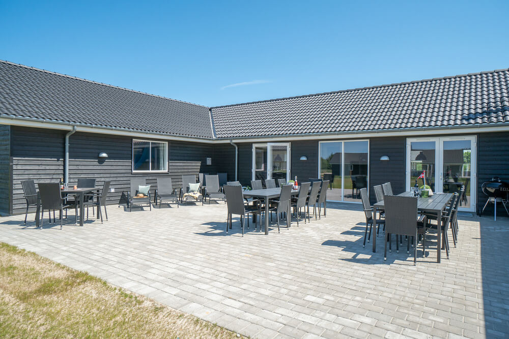 Genießen Sie einen Grillabend auf der Terrasse des Luxusferienhauses Nr. 467 in Westjütland
