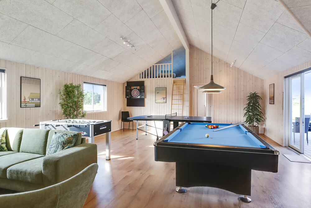 Aktivitätsraum im Luxusferienhaus Nr. 447 mit 9 Schlafzimmern und Platz für 24 Gäste.